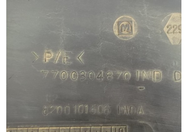 Накладка задньої правої розпашної дверки Renault Kangoo, 8200188541, 7700304870, 8200101806*